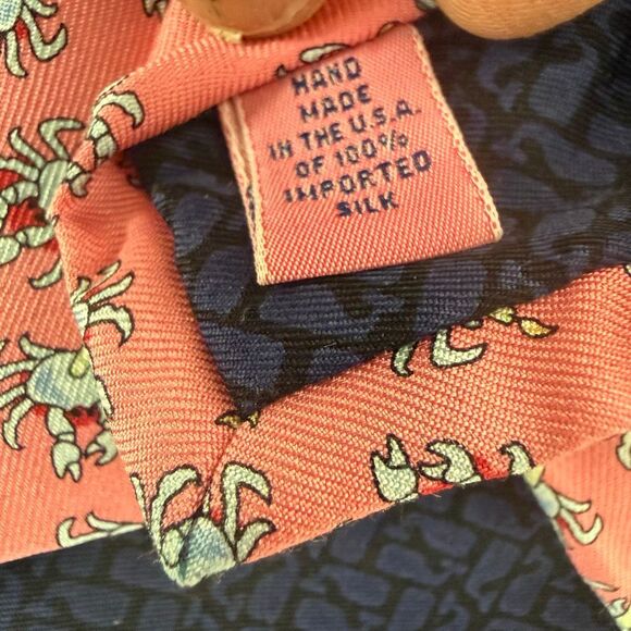 Vineyard Vines Crab Candle Silk Tie - Picture 7 of 7